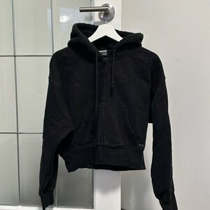 Aritzia tna boyfriend cropped boxy zip up hoodie size small euc